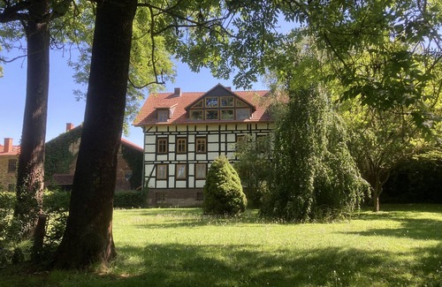 Hofgeismar Apartment | Holiday Apartment 'Kamineiche' with Private Garden and Wi-Fi