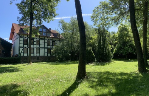 Hofgeismar Apartment | Holiday Apartment 'Kamineiche' with Private Garden and Wi-Fi