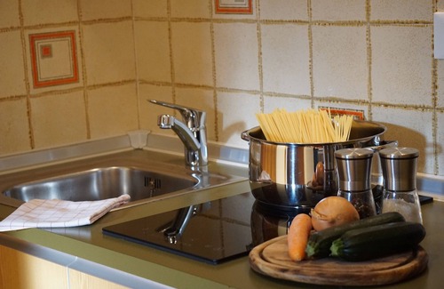 Silandro Apartment | Holiday Apartment "Kastanie" with large balcony