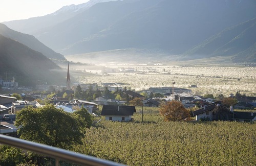 Silandro Apartment | Holiday Apartment "Kastanie" with large balcony