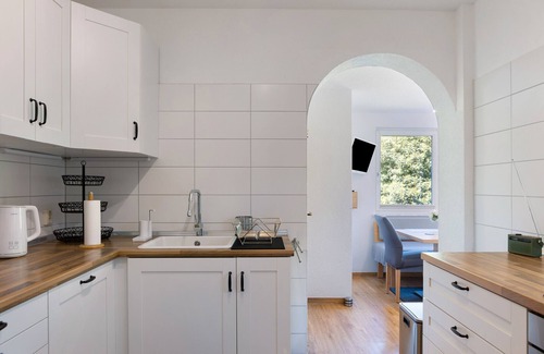 Plaue Apartment | Holiday Apartment "Kleinbreitenbach" with Private Garden, Balcony & Wi-Fi