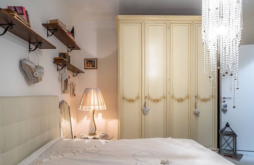 Lentini Apartment | Holiday Apartment "La Casa Delle Lanterne" with 2 Balconies & Wi-Fi