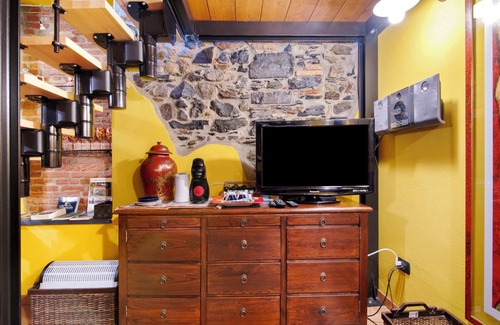Bellano Apartment | Holiday Apartment "La Mimosa Di Bellano" with Wi-Fi