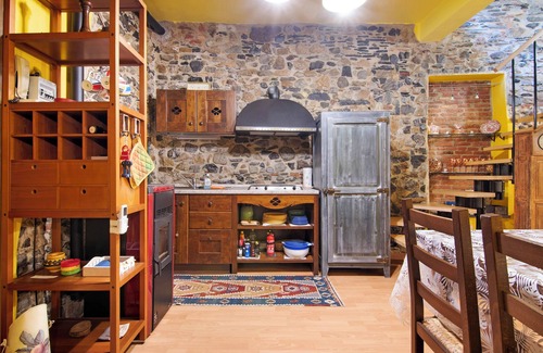 Bellano Apartment | Holiday Apartment "La Mimosa Di Bellano" with Wi-Fi