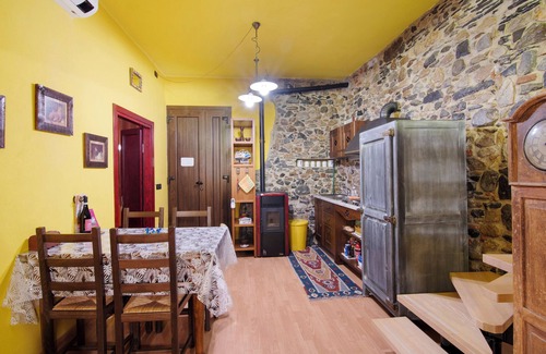 Bellano Apartment | Holiday Apartment "La Mimosa Di Bellano" with Wi-Fi