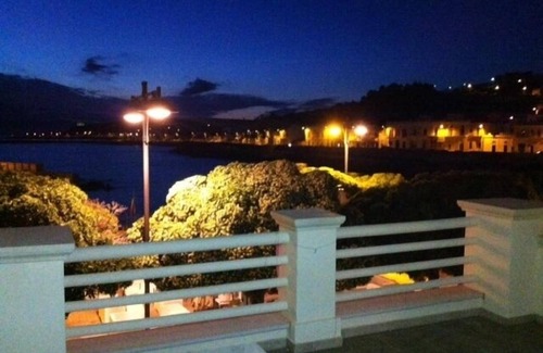 Santa Maria al Bagno Apartment | Holiday Apartment La Piazzetta - beachfront