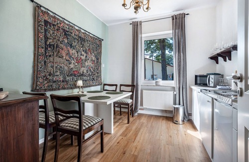 Neu Kaliss Apartment | Holiday Apartment "Landhaus Heiddorf" with 2 Comfortable Bedrooms, Terrace with Barbecue and Sun Loungers