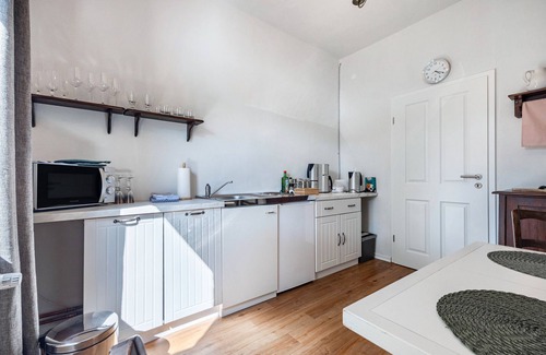 Neu Kaliss Apartment | Holiday Apartment "Landhaus Heiddorf" with 2 Comfortable Bedrooms, Terrace with Barbecue and Sun Loungers