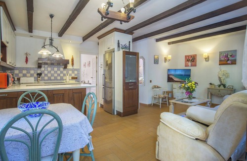 Urbanizacion Costabella Apartment | Holiday Apartment "Las Yukas" close to the Beach with Wi-Fi, Garden & Terrace