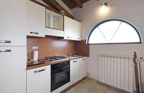 Monvalle Apartment | Holiday Apartment 'Laura' with Lake View, Pool, Wi-Fi & Garden