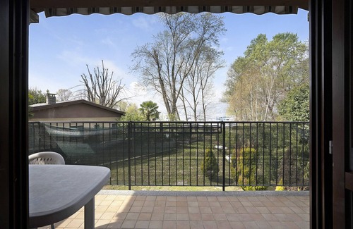 Monvalle Apartment | Holiday Apartment 'Laura' with Lake View, Pool, Wi-Fi & Garden