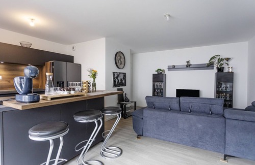 Sene Apartment | Holiday Apartment "Le Cocon Familial" with Balcony & Wi-Fi