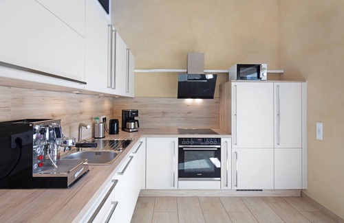 Herbstein Apartment | Holiday Apartment "Leben Am Weinberg" with Shared Terrace, Shared Garden & Wi-Fi