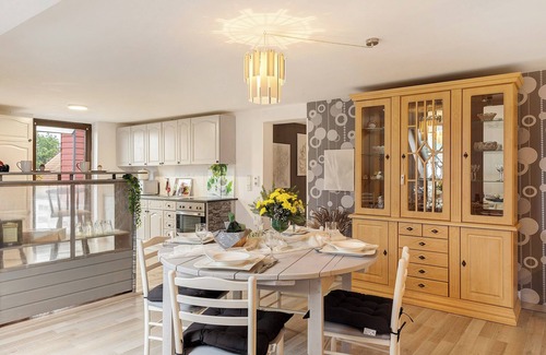 Jahrstedt Apartment | Holiday Apartment 'Lieblingsgast' with Private Terrace, Balcony and Wi-Fi