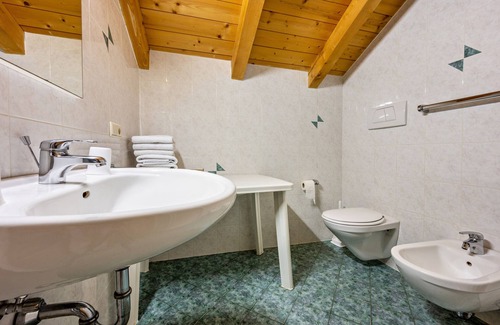 Vandoies Apartment | Holiday Apartment "Lindenhof Apt 1" with Balcony & Wi-Fi
