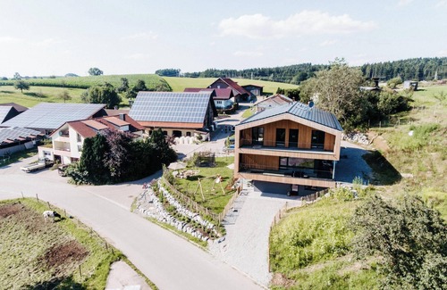 Neukirch Apartment | Holiday Apartment "Liselotte" with Terrace, Garden & Wi-Fi