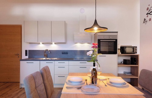 Maranza Apartment | Holiday Apartment 'Living Lerchna - Beautiful View 2' with Mountain View, Balconies and Wi-Fi