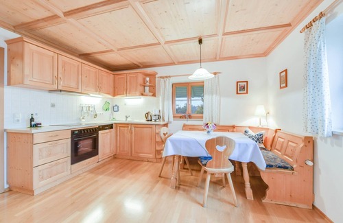 Wackersberg Apartment | Holiday Apartment "Morgenrot" with Mountain View, Balcony & Garden