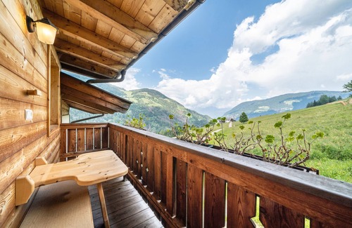 San Pancrazio Apartment | Holiday Apartment Marschalkhof "Ifingerblick" with Mountain View, 3 Balconies & Wi-Fi