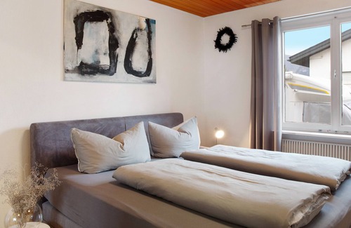 Mader Apartment | Holiday Apartment "Mäder" with Mountain View, Private Terrace & Wi-Fi
