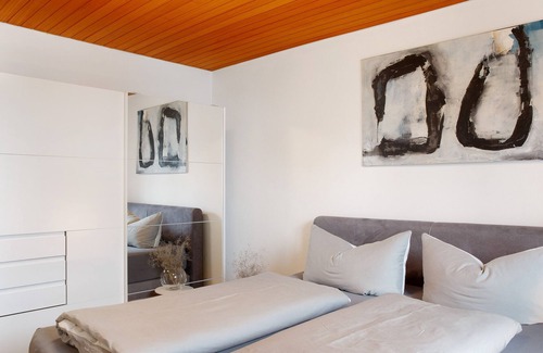 Mader Apartment | Holiday Apartment "Mäder" with Mountain View, Private Terrace & Wi-Fi