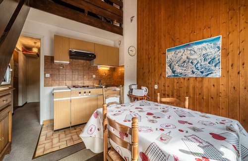 Abondance Apartment | Holiday Apartment "Majestic Richebourg" with Mountain View & Balcony