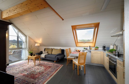 Schienen Apartment | Holiday Apartment “Mara” Near Lake Constance with Wi-Fi, Terrace & Garden