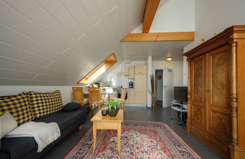 Schienen Apartment | Holiday Apartment “Mara” Near Lake Constance with Wi-Fi, Terrace & Garden