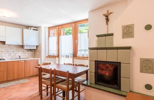 Mezzana Apartment | Holiday Apartment 'Maso Noce 2' with Mountain View, Garden & Wi-Fi