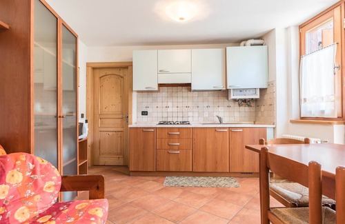 Mezzana Apartment | Holiday Apartment 'Maso Noce 2' with Mountain View, Garden & Wi-Fi