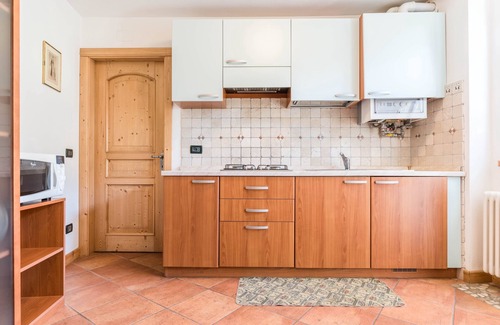 Mezzana Apartment | Holiday Apartment 'Maso Noce 2' with Mountain View, Garden & Wi-Fi