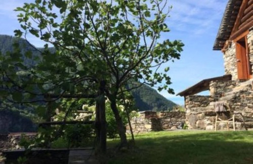 Lavizzara Apartment | Holiday apartment Menzonio for 1 - 2 persons - Twin house