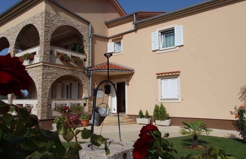 Sveti Anton Apartment | Holiday apartment mit Klimaanlage und Terrasse