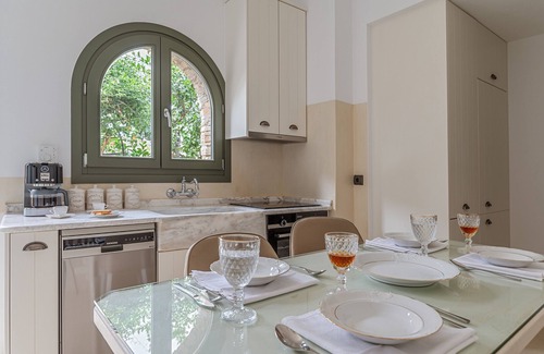 Megas Yialos-Nites Apartment | Holiday Apartment 'Mrs Kalis Cottage' with Mountain View, Garden & Wi-Fi