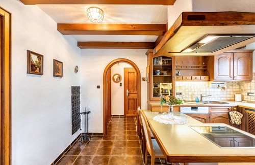 Dachau District Apartment | Holiday Apartment 'Munich Hideaway' with Private Garden and Balcony