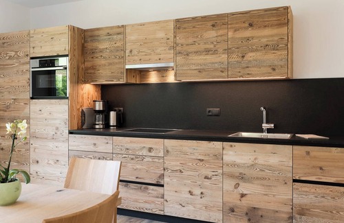 Gudon Apartment | Holiday Apartment "Natur Suite Edelweisshof Heidi" with Mountain View, Shared Garden & Wi-Fi