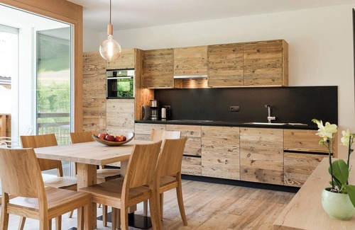 Gudon Apartment | Holiday Apartment "Natur Suite Edelweisshof Heidi" with Mountain View, Shared Garden & Wi-Fi