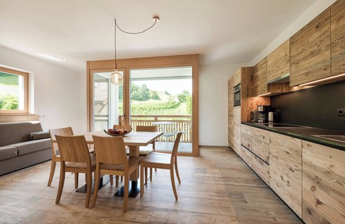 Gudon Apartment | Holiday Apartment "Natur Suite Edelweisshof Heidi" with Mountain View, Shared Garden & Wi-Fi