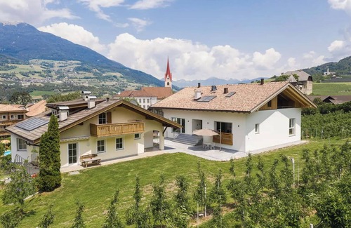 Gudon Apartment | Holiday Apartment 'Natur Suite Edelweisshof Ferdi' with Mountain View, Garden & Wi-Fi