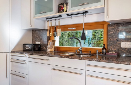 Thuringen Apartment | Holiday Apartment 'Nearby' with Mountain View, Private Terrace and Wi-Fi