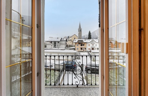 Malesco Apartment | Holiday Apartment "Nel Blu Dipinto Di Blu" with Mountain View, Private Garden & Balcony