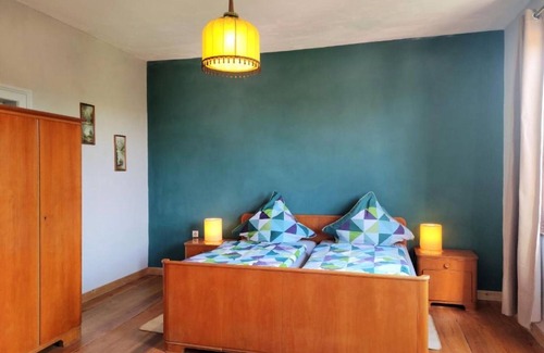 Weimar Apartment | Holiday Apartment "Nostalgie Apartment grün" with Shared Terrace