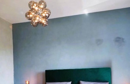 Weimar Apartment | Holiday Apartment "Nostalgie Apartment blau" with Shared Terrace, Shared Garden & Wi-Fi
