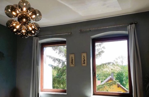 Weimar Apartment | Holiday Apartment "Nostalgie Apartment blau" with Shared Terrace, Shared Garden & Wi-Fi