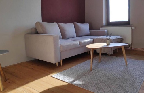 Weimar Apartment | Holiday Apartment "Nostalgie Apartment Rot" with Shared Terrace & Shared Garden