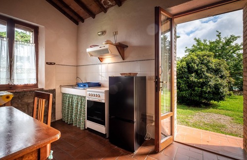 Gallina Apartment | Holiday Apartment "Oleandro" with Shared Pool & Wi-Fi