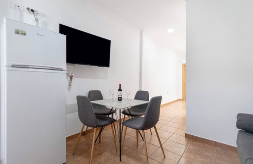 Aguimes Apartment | Holiday Apartment 'One Life One Dream House' with Sea View, Wi-Fi and Air Conditioning