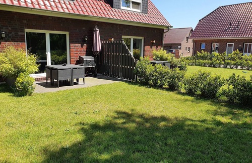 Tannenhausen House | Holiday apartment or Holiday house with private beach on the lake in Aurich-Tannenhausen