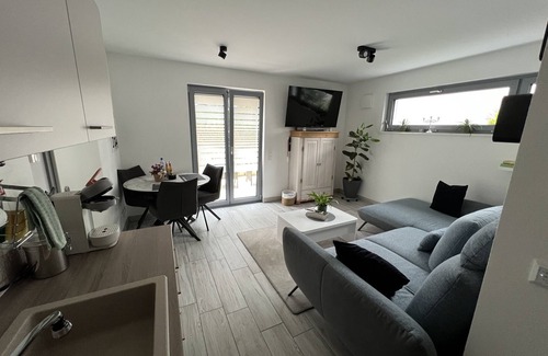 Muhr am See Apartment | Holiday Apartment "P Und P Deluxe" with Private Terrace & Wi-Fi