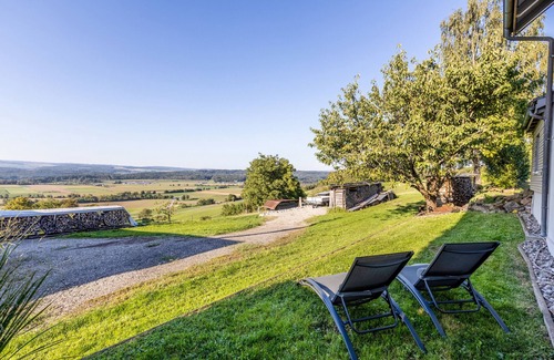 Bechtersbohl Apartment | Holiday Apartment "Panoramablick" with Private Terrace, Shared Garden & Wi-Fi